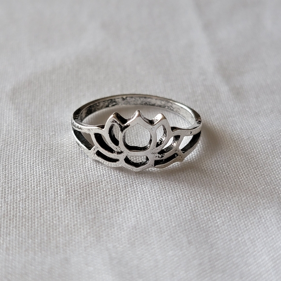 Four Fashion Stacking Rings Silver Tone Paisley and Crown Lotus Flower - Picture 5 of 11